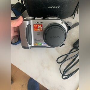 🇺🇸 Sale ⚡️ Sony Digital Still Camera Set - MVC- CD300
